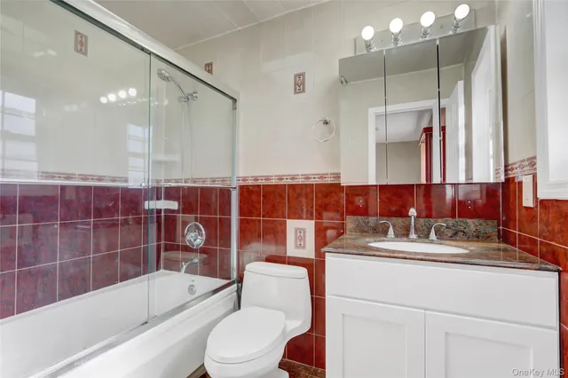 $1,298,000 | 32 3rd Avenue, New Hyde Park, NY 11040