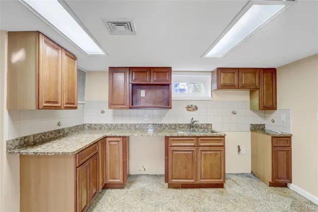 $1,298,000 | 32 3rd Avenue, New Hyde Park, NY 11040