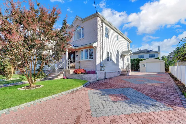 $1,298,000 | 32 3rd Avenue, New Hyde Park, NY 11040