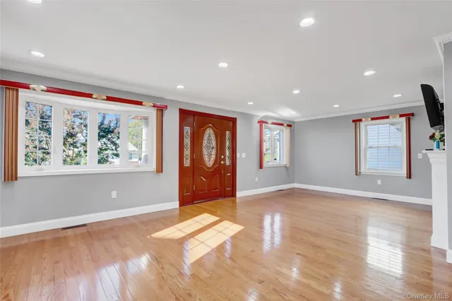 $1,298,000 | 32 3rd Avenue, New Hyde Park, NY 11040