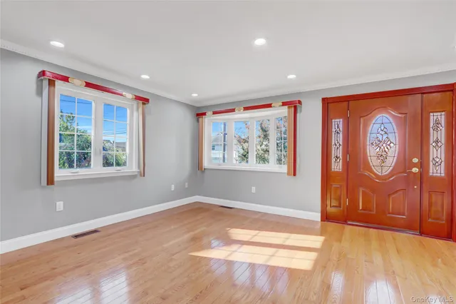 $1,298,000 | 32 3rd Avenue, New Hyde Park, NY 11040