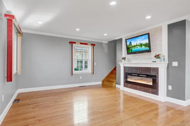 $1,298,000 | 32 3rd Avenue, New Hyde Park, NY 11040