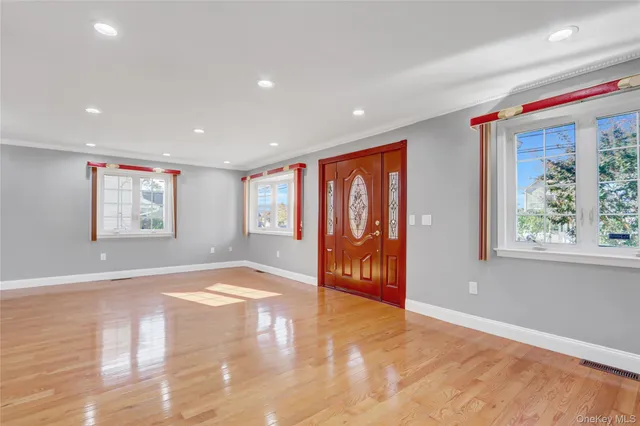 $1,298,000 | 32 3rd Avenue, New Hyde Park, NY 11040