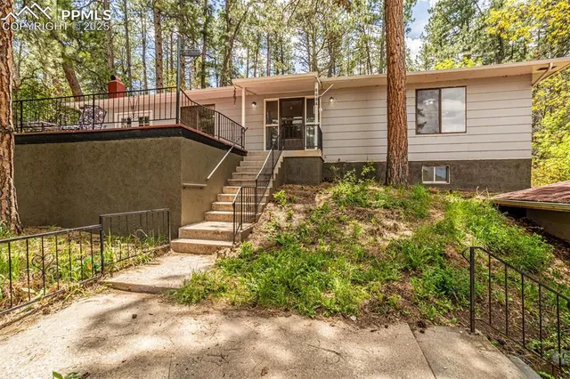 a view of a house with backyard and a tree