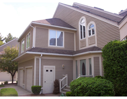 14 Pointe Rok Drive, Unit 14 Worcester, MA 01604 - Photo 1 of 5 Gallery Image 1