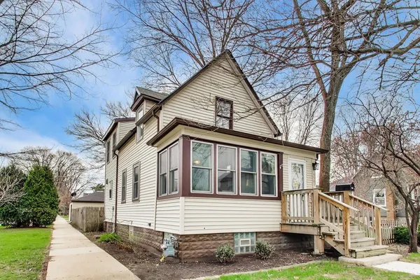 $345,000 | 9501 Jackson Avenue, Brookfield, IL 60513