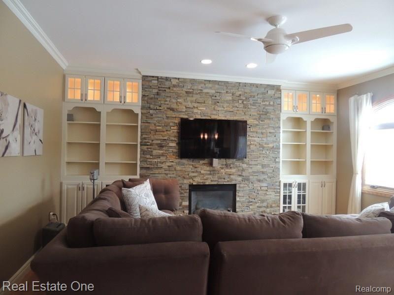 2199 Crystal Drive Rochester Hills, MI 48309 - Photo 4 of 43