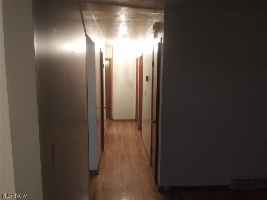 15902 Seville Road Cleveland, OH 44128 - Photo 5 of 24 Gallery Image 5