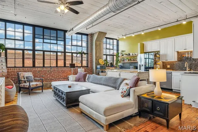 $168,000 | 2020 Washington Avenue, Unit 307, St. Louis, MO 63103