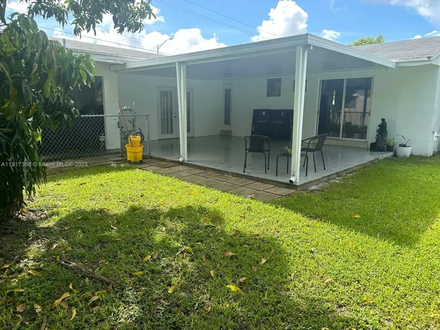 a view of a house with backyard porch and garden