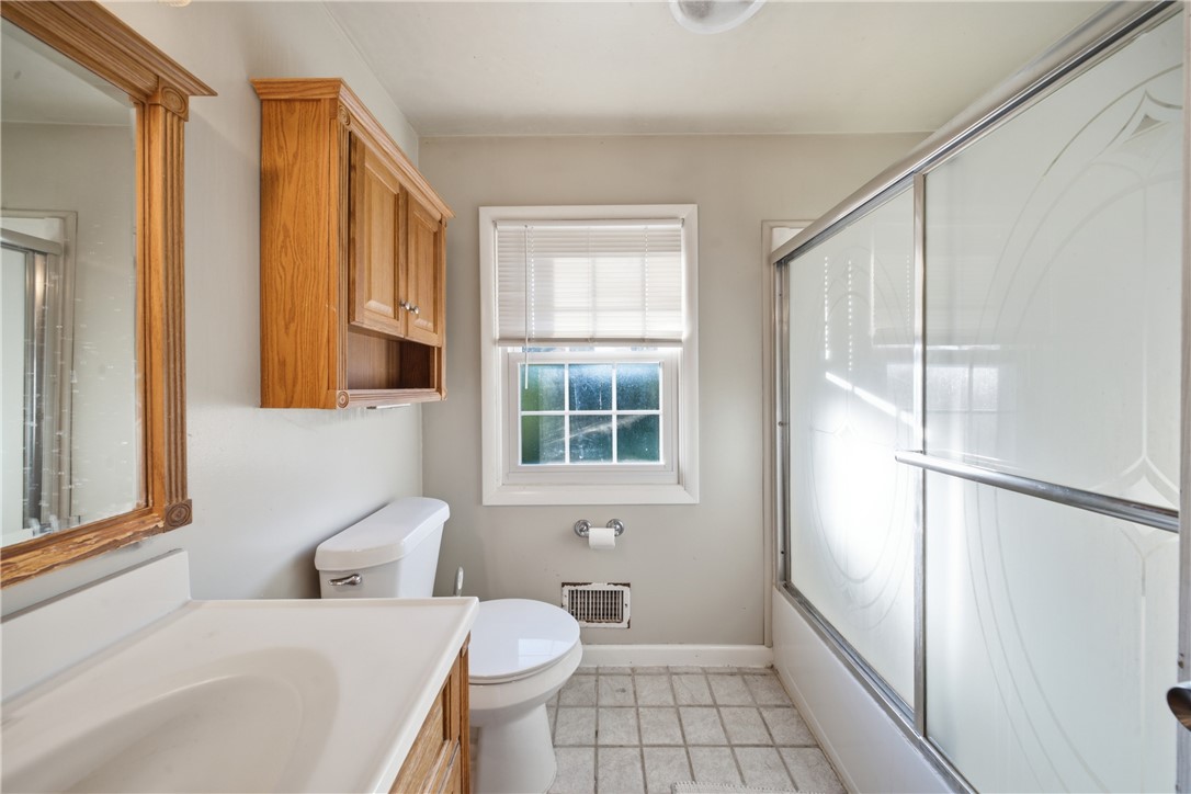 968 Rumson Road Greece, NY 14616 - Photo 29 of 47 Full Bath - Upstairs