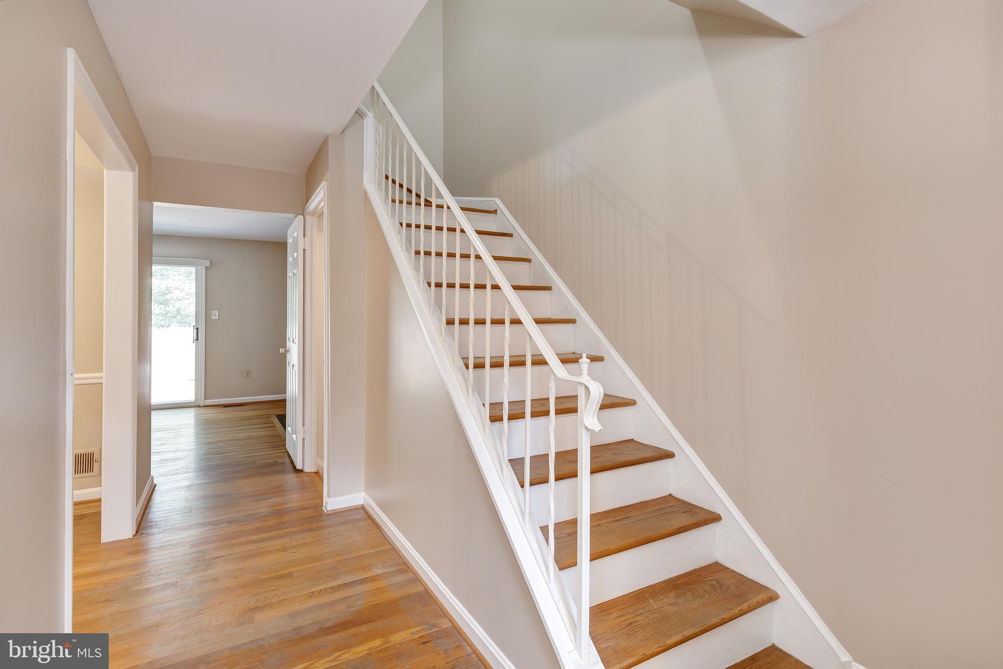 7048 Leestone Street Springfield, VA 22151 - Photo 5 of 40