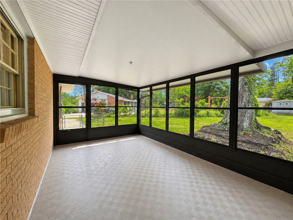 611 Heyward Road Anderson, SC 29621 - Photo 16 of 41 Sunroom