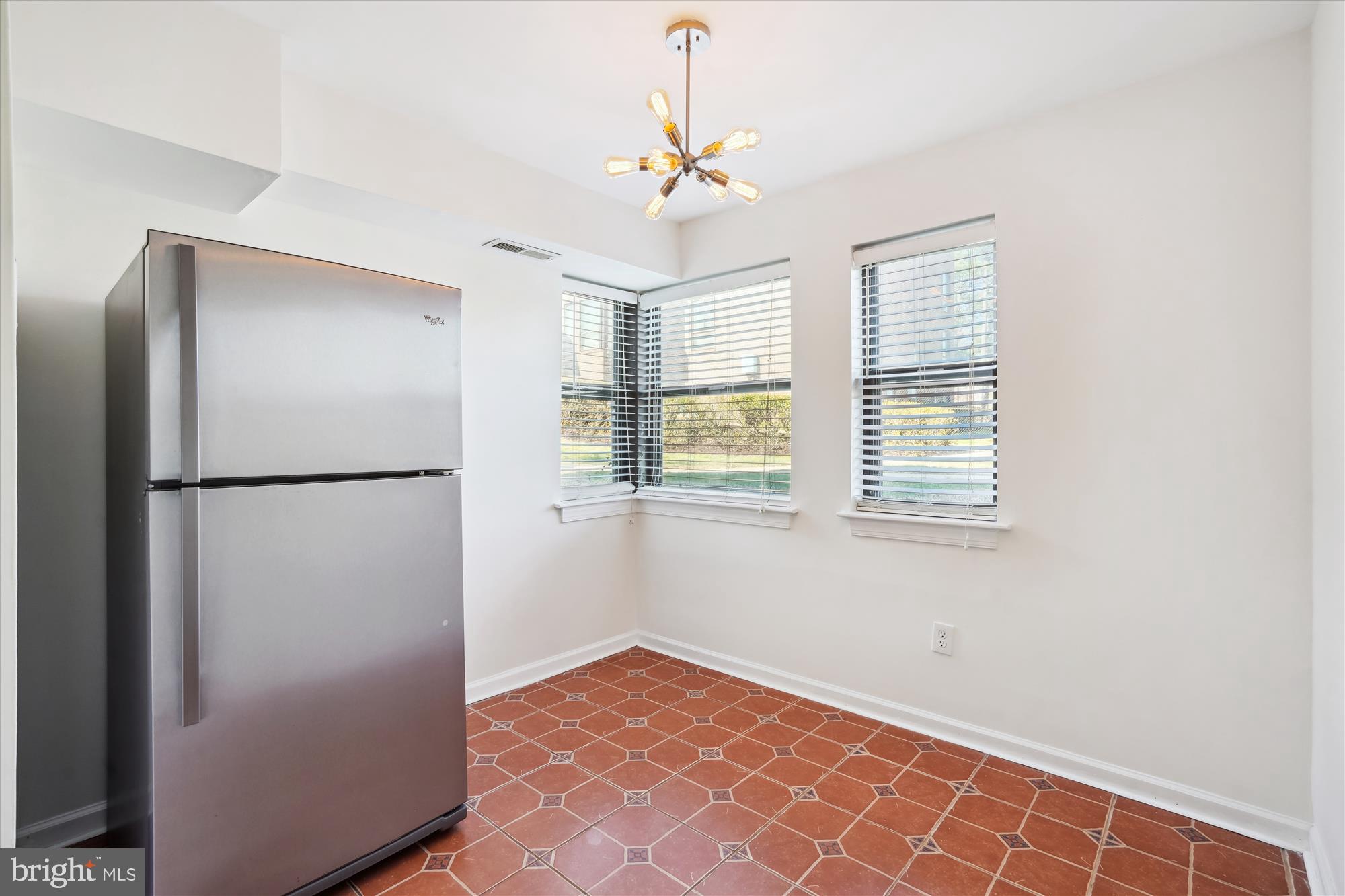 11228 Chestnut Grove Square, Unit 16 Reston, VA 20190 - Photo 13 of 47 Breakfast Room