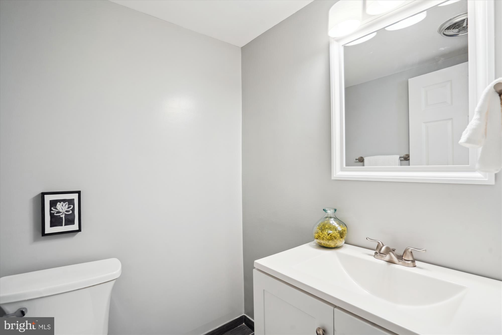 11228 Chestnut Grove Square, Unit 16 Reston, VA 20190 - Photo 19 of 47 Bath