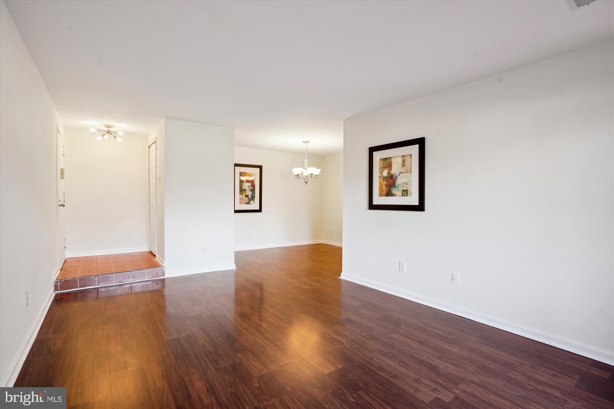 11228 Chestnut Grove Square, Unit 16 Reston, VA 20190 - Photo 6 of 47 Living Room