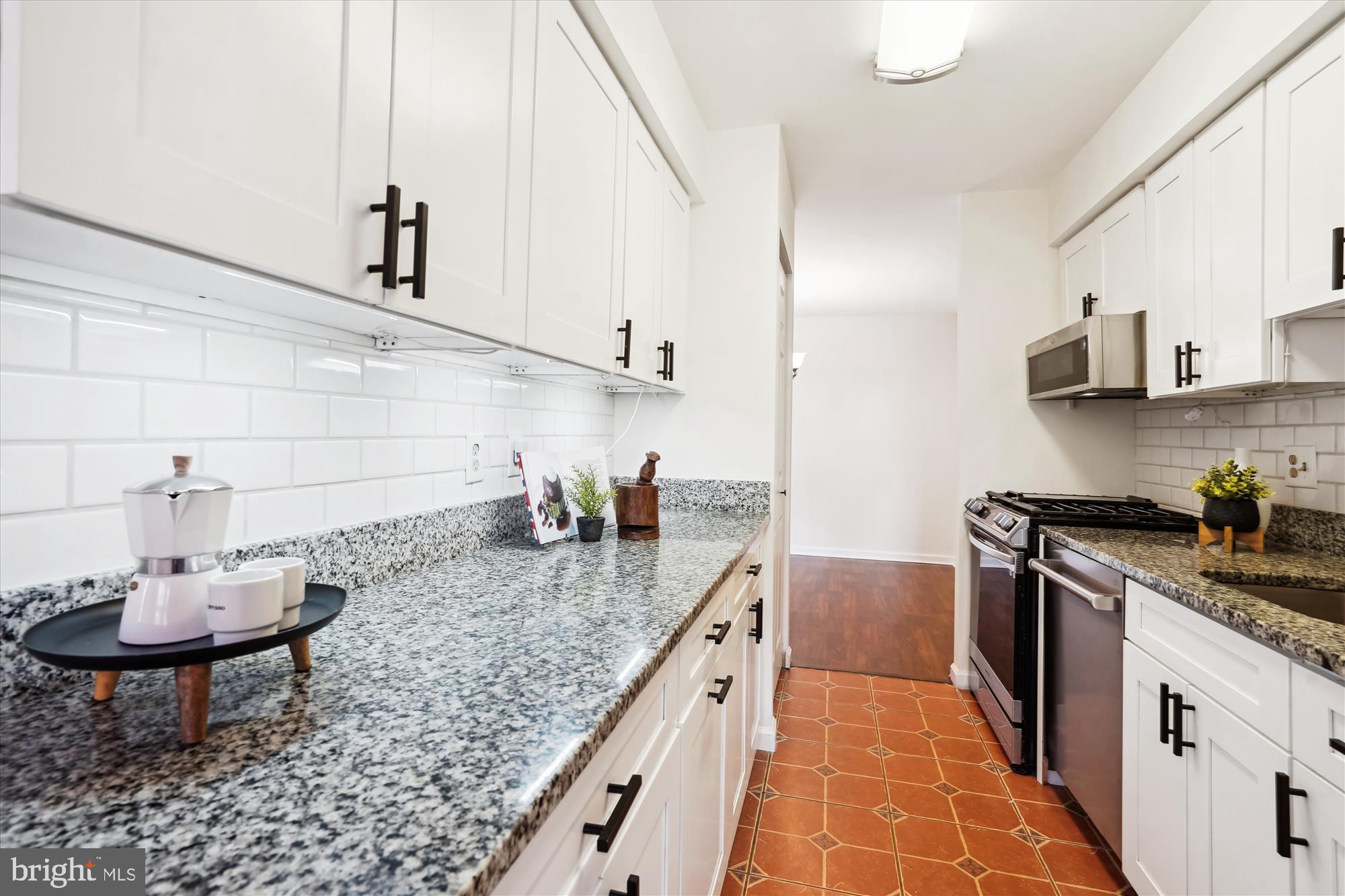 11228 Chestnut Grove Square, Unit 16 Reston, VA 20190 - Photo 9 of 47 Kitchen