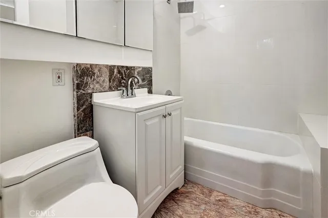 $1,249,000 | 22037 Ybarra Road, Woodland Hills, CA 91364