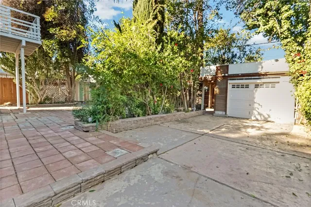 $1,249,000 | 22037 Ybarra Road, Woodland Hills, CA 91364