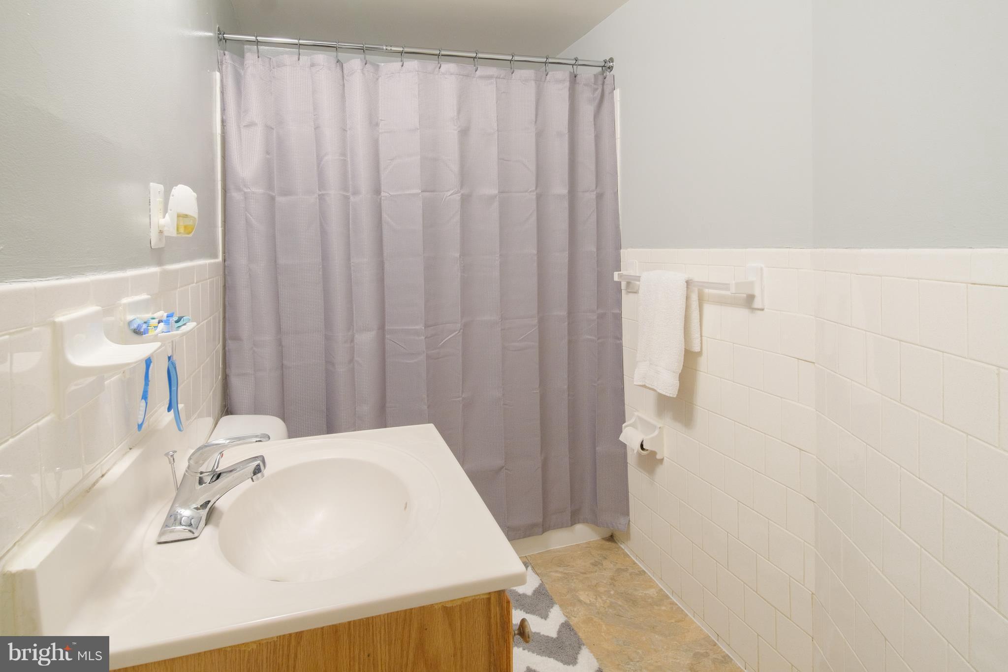 1436 W Street Northwest, Unit 204 Washington, DC 20009 - Photo 15 of 18 Bath