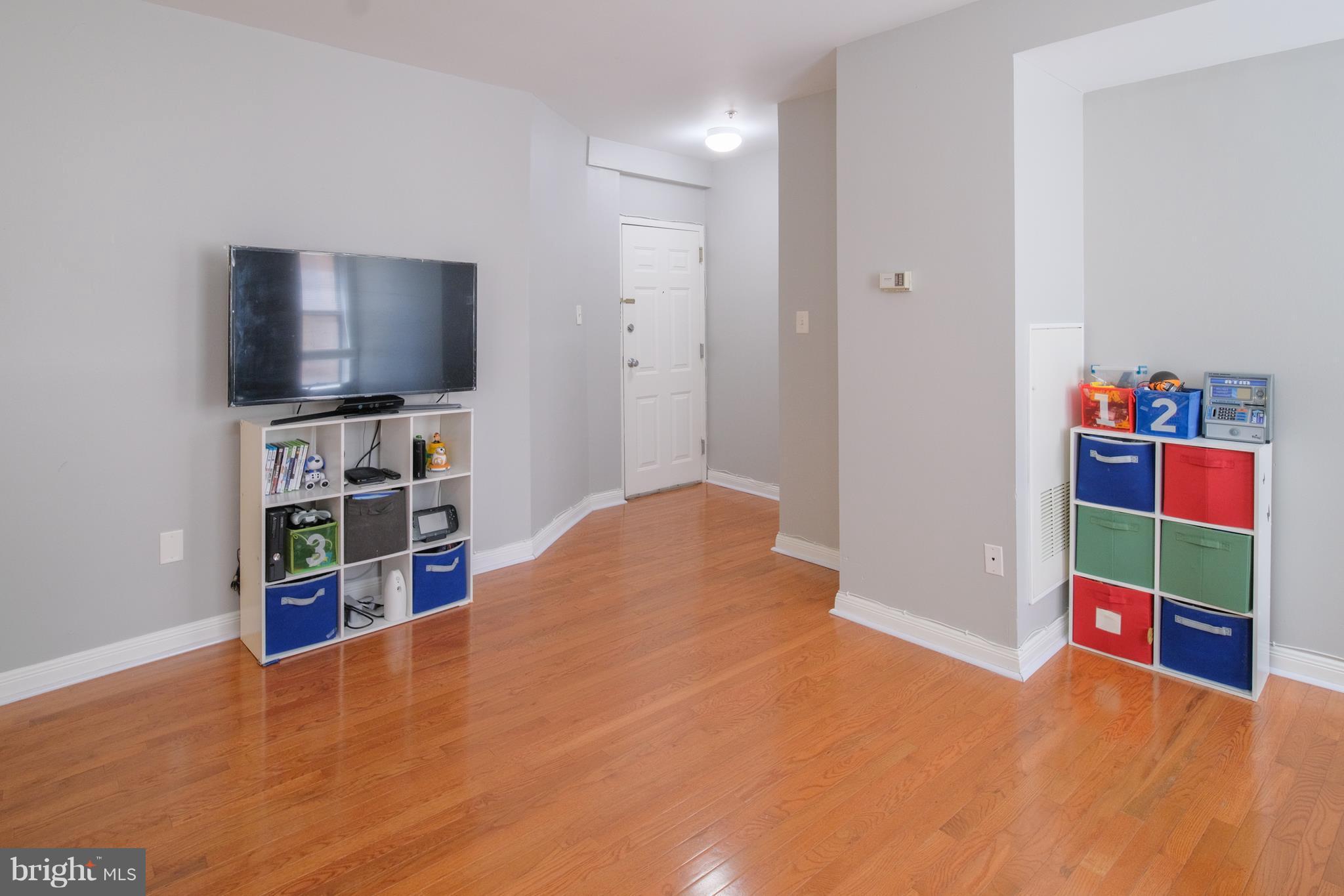 1436 W Street Northwest, Unit 204 Washington, DC 20009 - Photo 4 of 18 Living Room