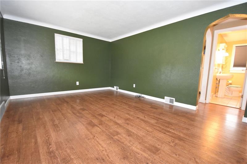 114 Howell Street Elizabeth, PA 15037 - Photo 3 of 20 Gallery Image 3