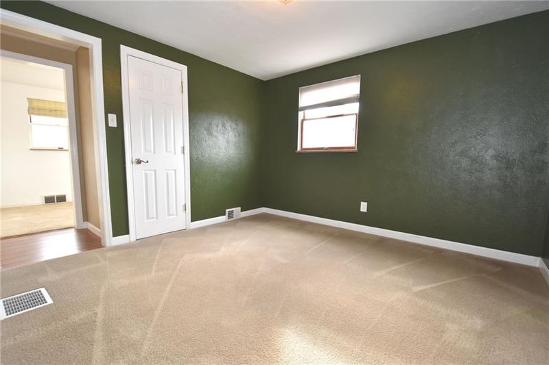 114 Howell Street Elizabeth, PA 15037 - Photo 5 of 20 Gallery Image 5