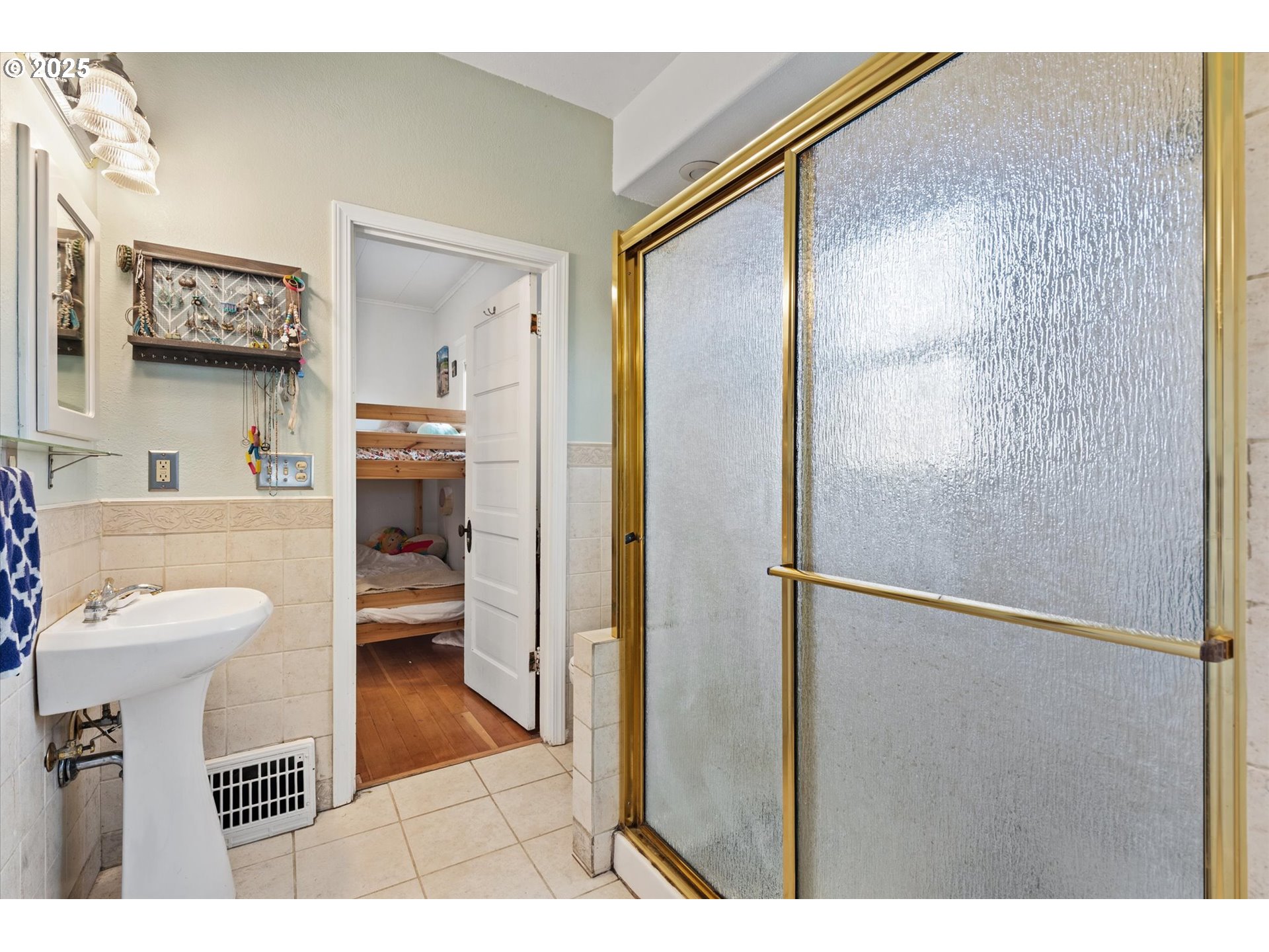 2819 College Street Baker City, OR 97814 - Photo 17 of 47 a bathroom with a sink and a mirror