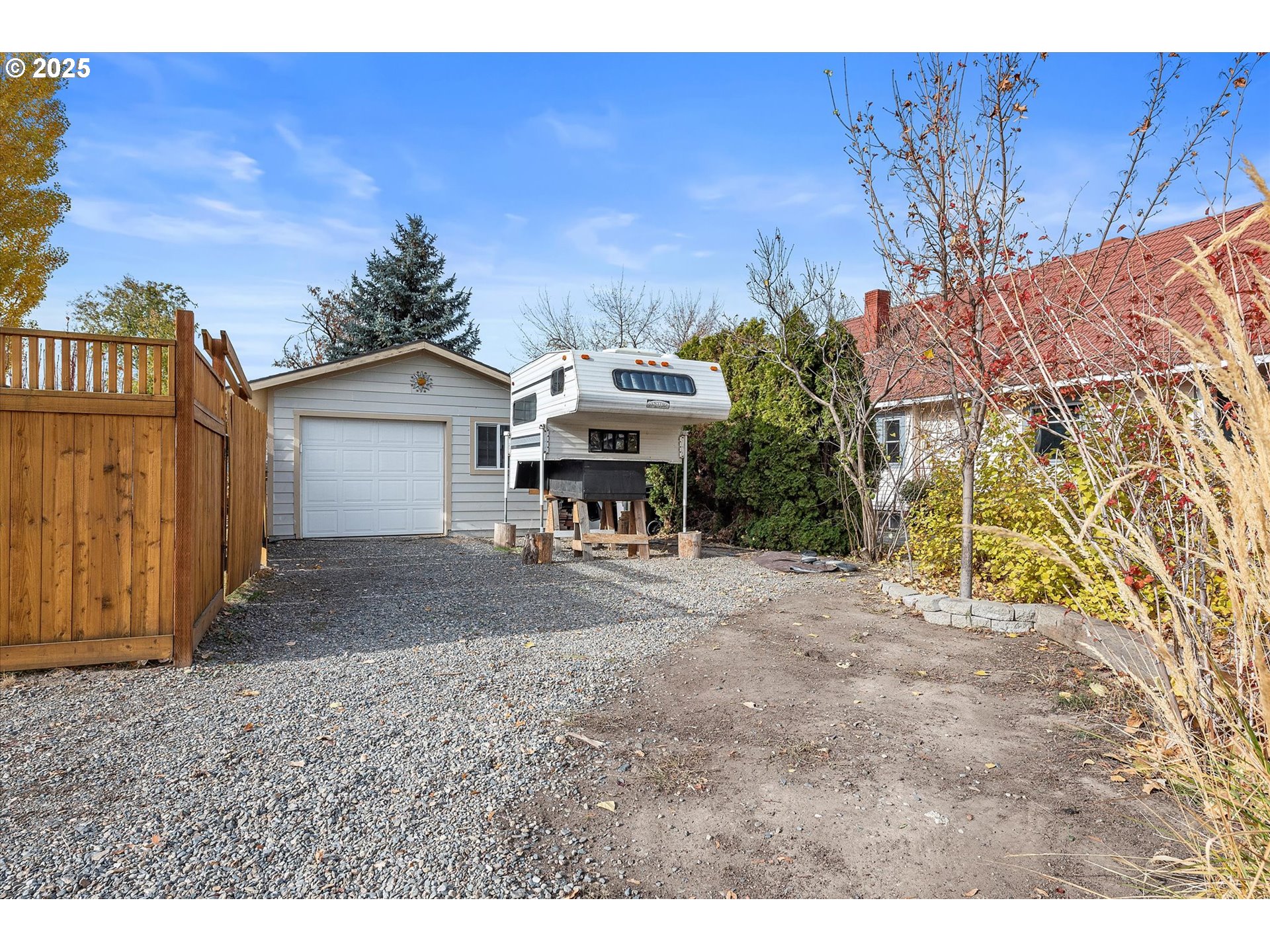2819 College Street Baker City, OR 97814 - Photo 6 of 47 a front view of a house with a yard