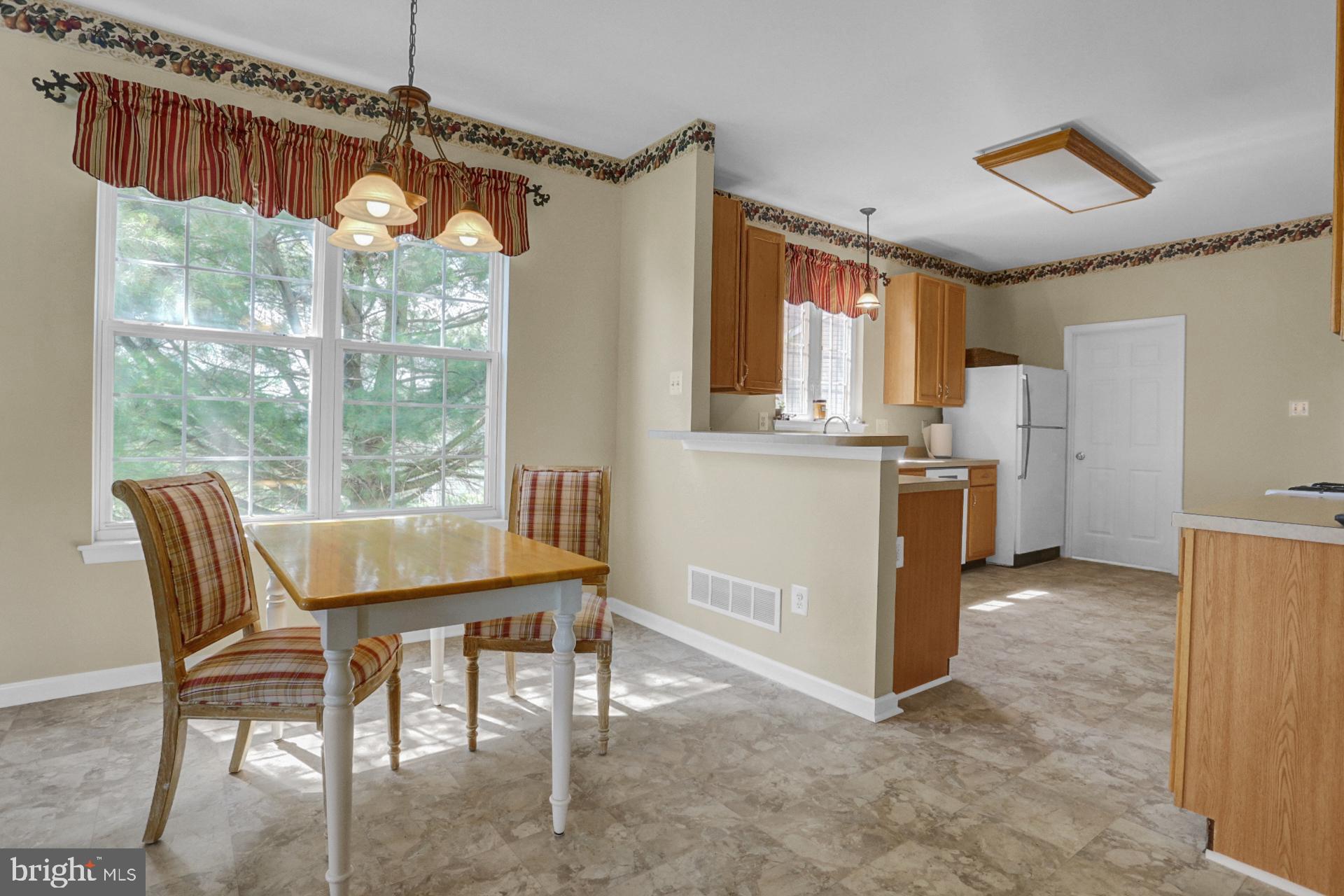 121 Hartman Road Pottstown, PA 19465 - Photo 11 of 41 Breakfast Area