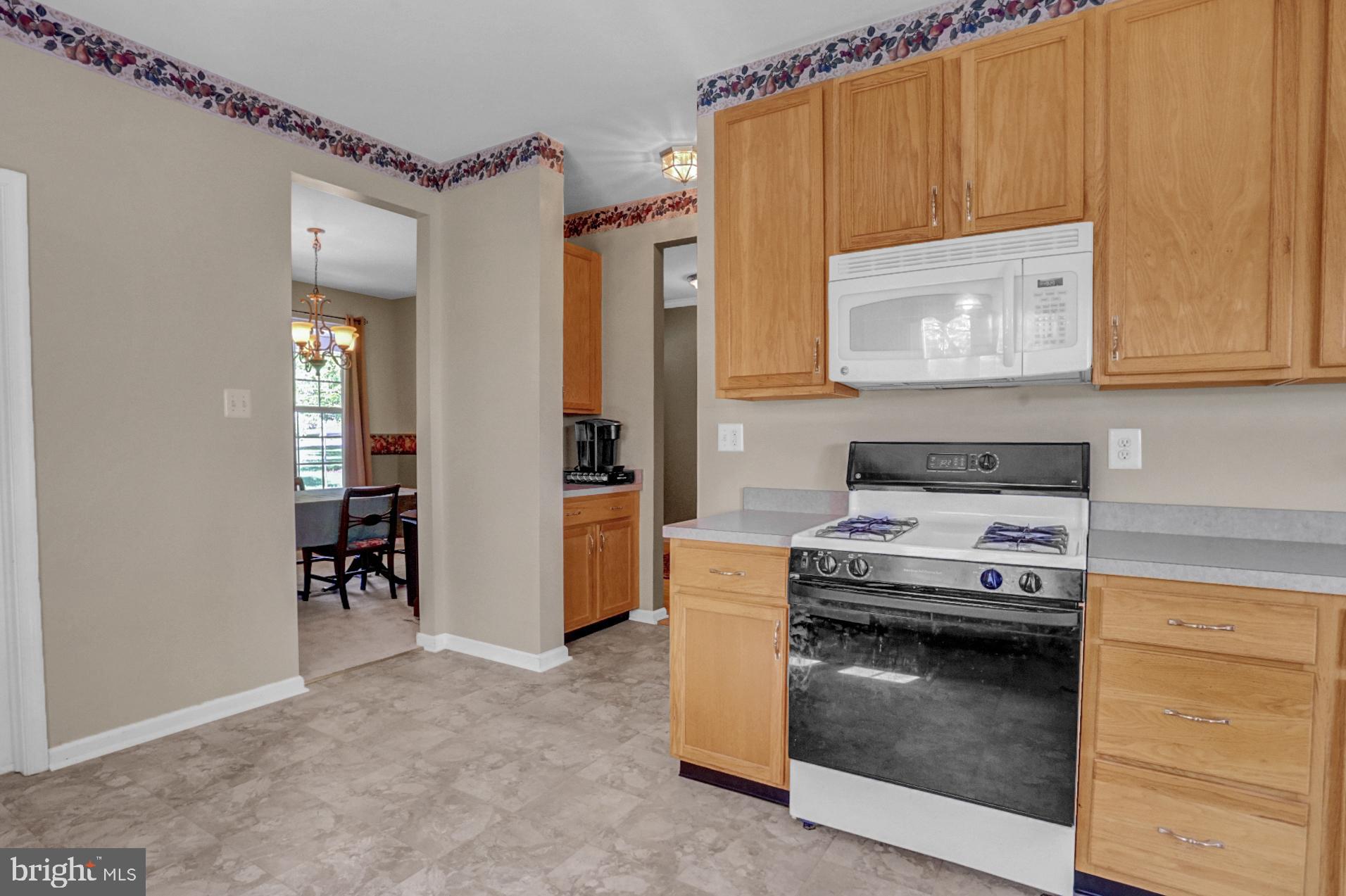 121 Hartman Road Pottstown, PA 19465 - Photo 7 of 41 Large Kitchen
