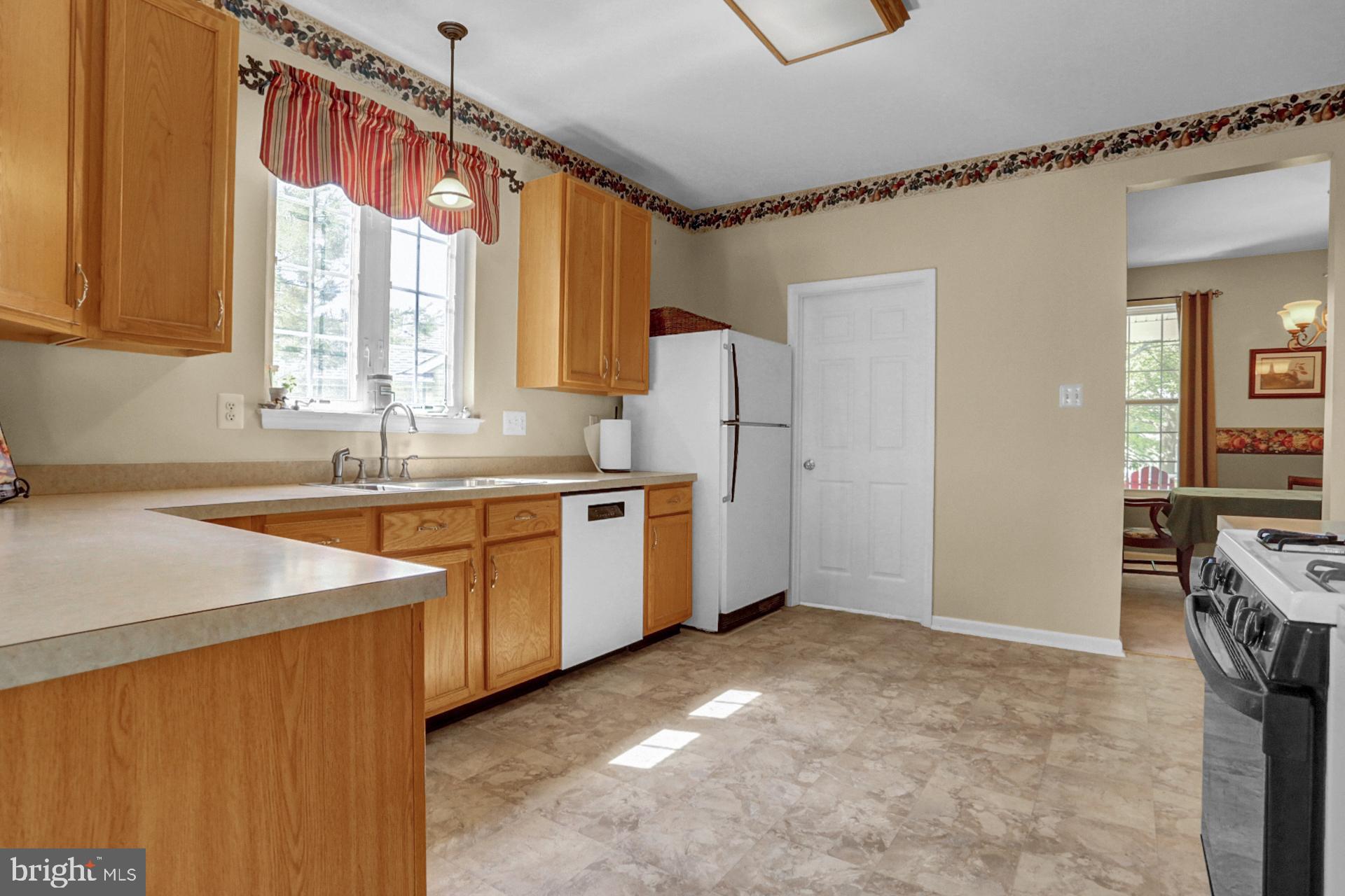 121 Hartman Road Pottstown, PA 19465 - Photo 8 of 41 Kitchen