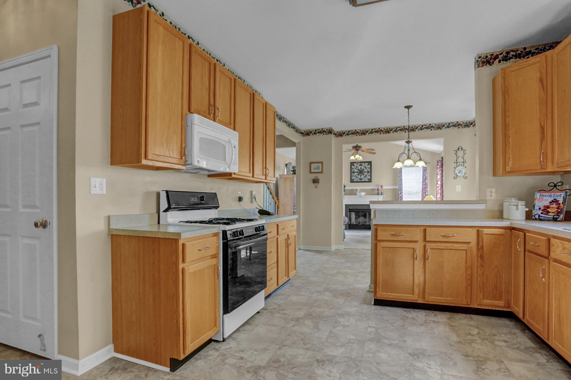 121 Hartman Road Pottstown, PA 19465 - Photo 9 of 41 Kitchen