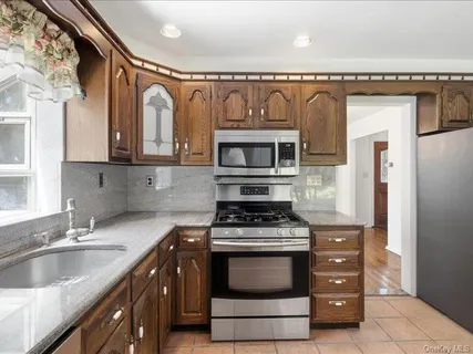 $999,000 | 100 Bayberry Avenue, Garden City, NY 11530