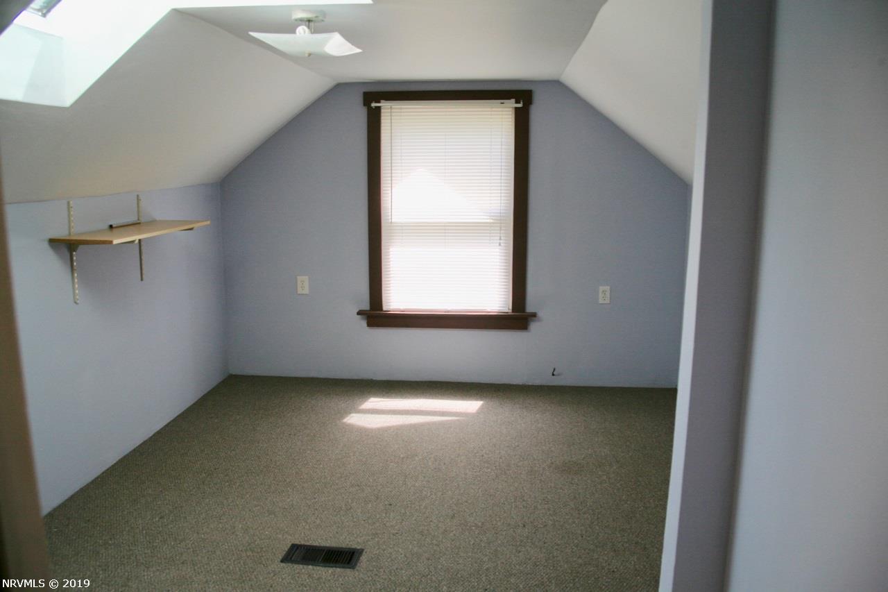 4983 Old Robinson Tract Road Pulaski, VA 24301 - Photo 13 of 19 Gallery Image 13