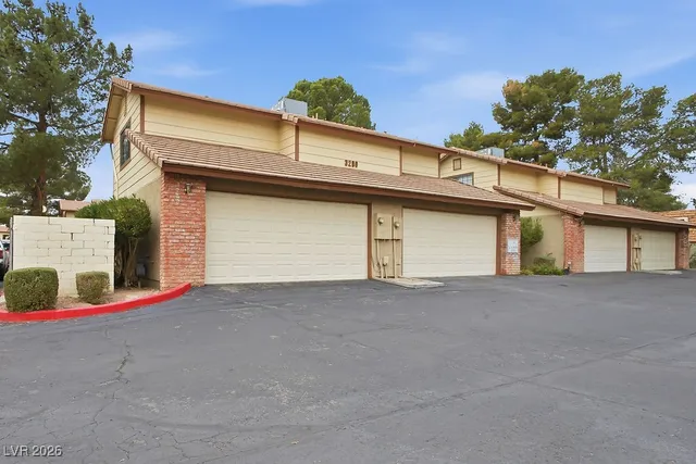 $1,699 | 3280 Dayflower Street, Unit 1, Las Vegas, NV 89121