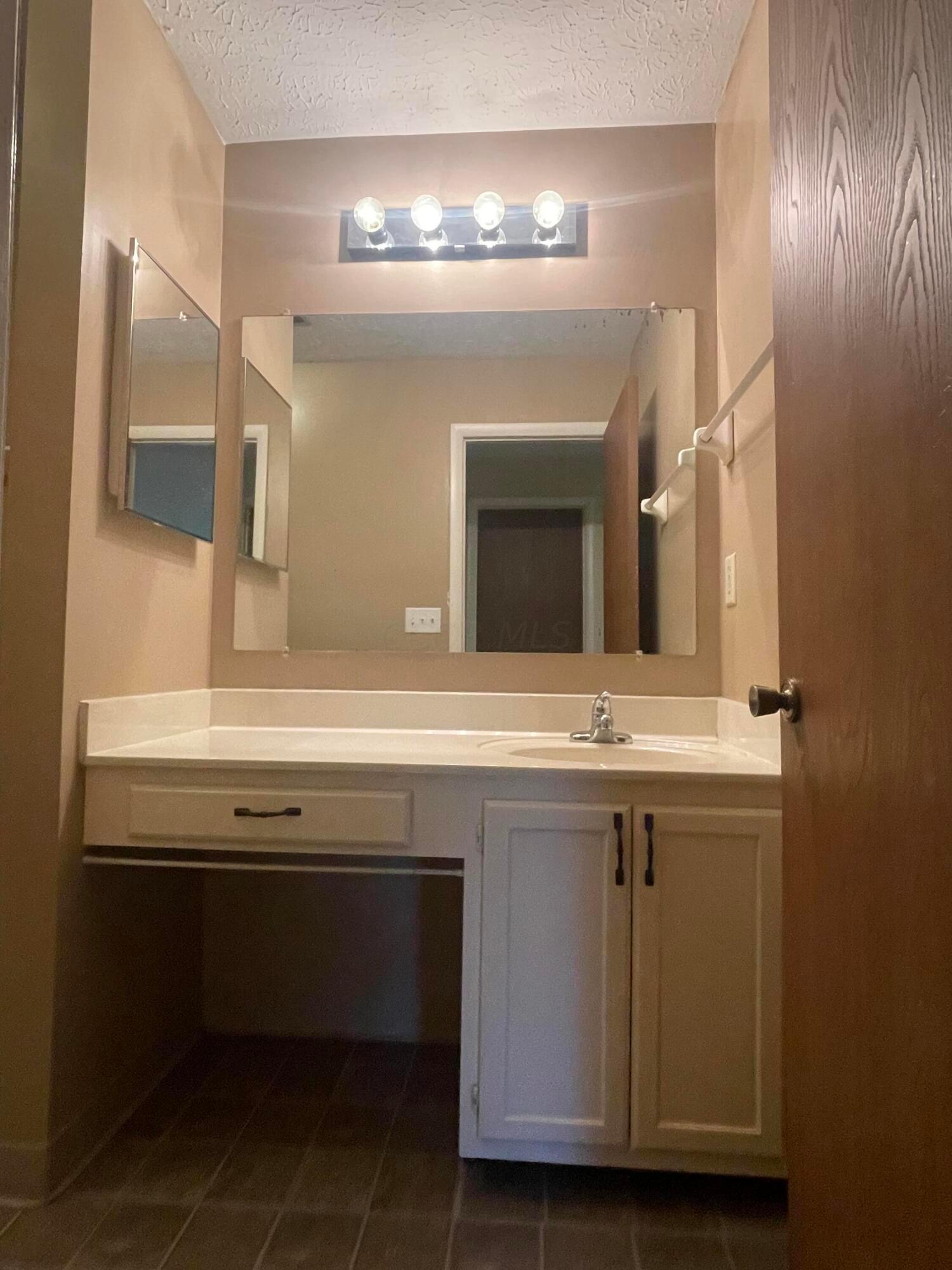 2188 Hedgerow Road, Unit 2188G Columbus, OH 43220 - Photo 19 of 26 Hall bath 2