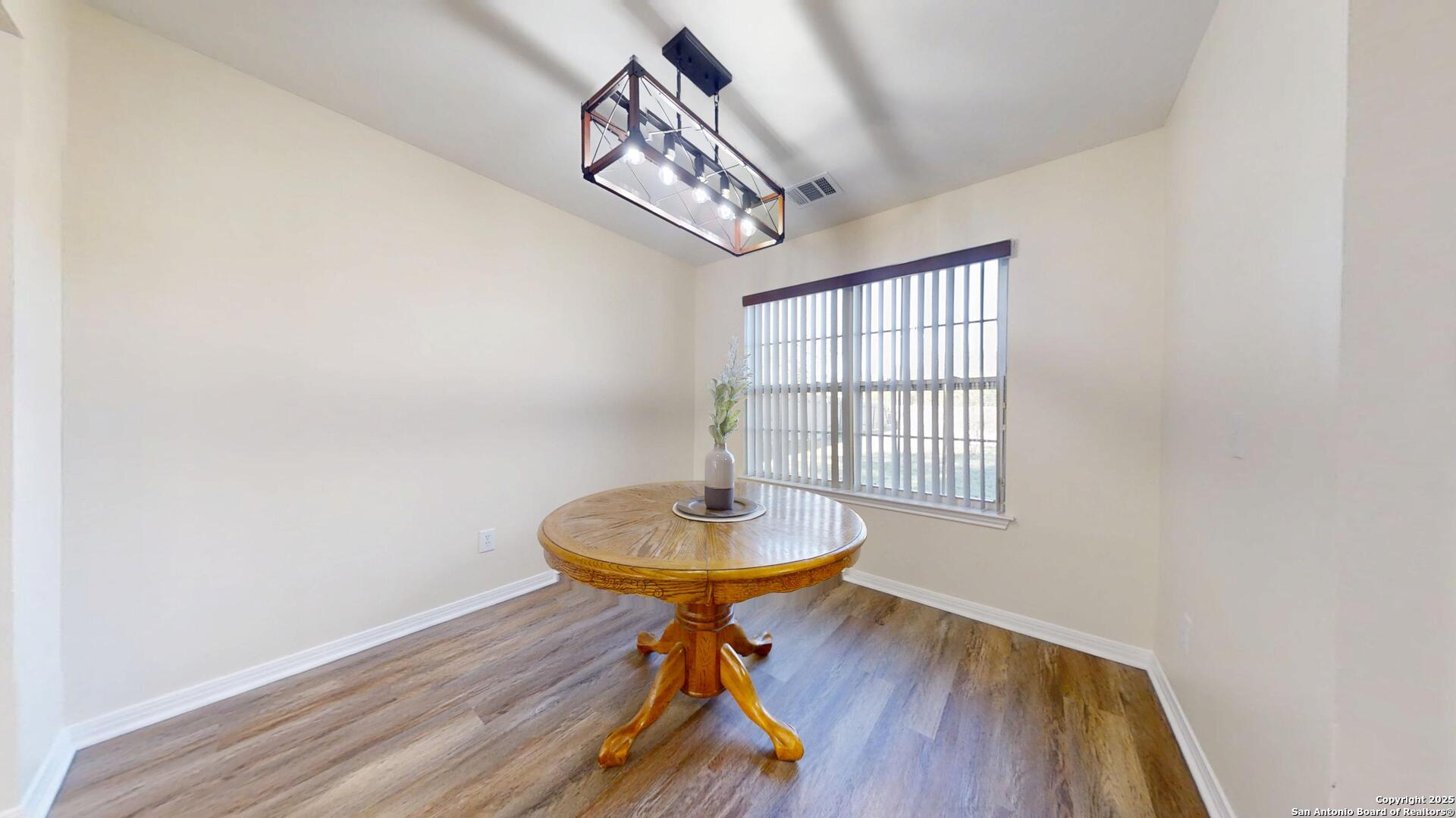 10718 Mustang Ridge Converse, TX 78109 - Photo 4 of 21 a room with a workspace