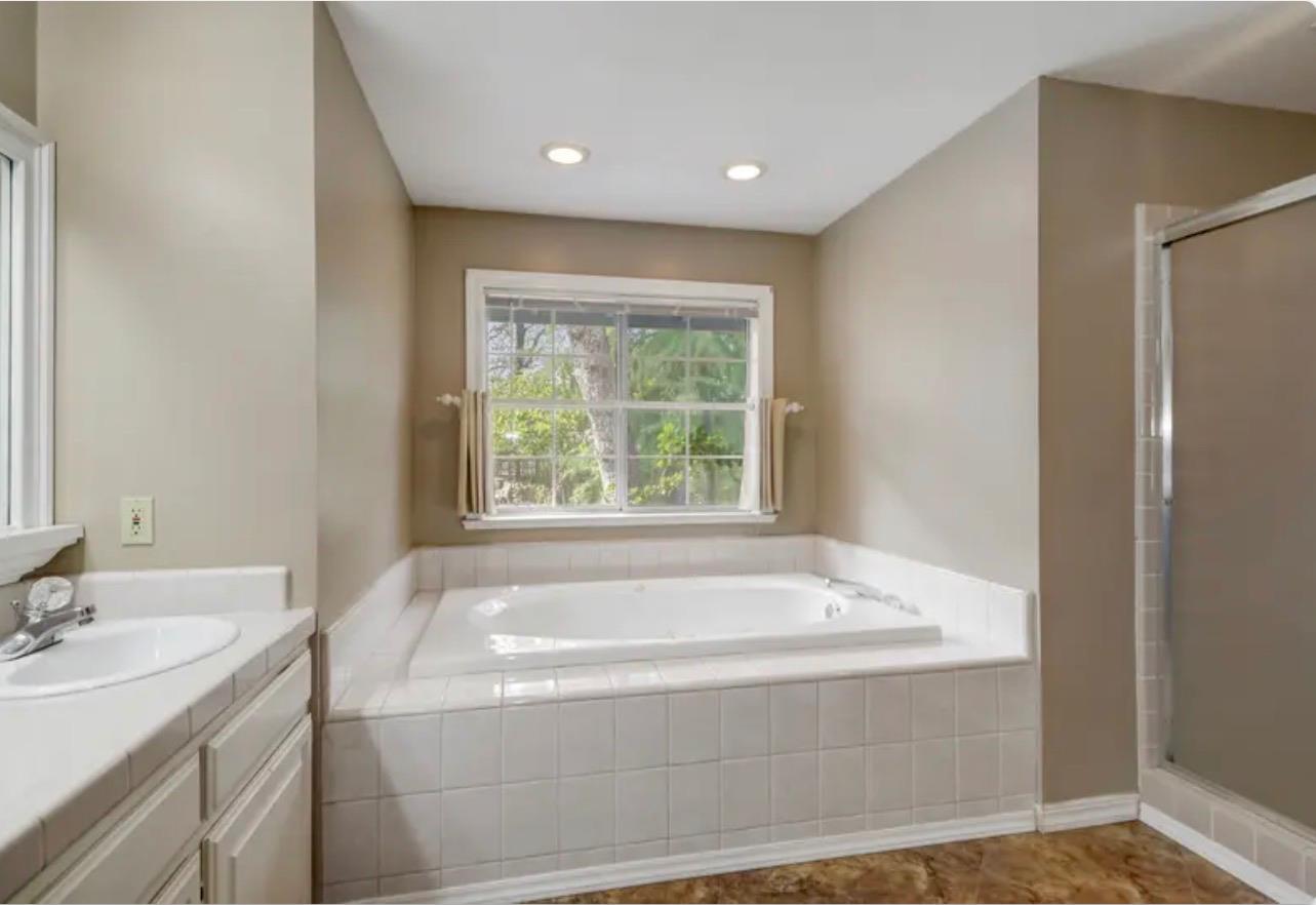 15044 Rio Circle Rancho Murieta, CA 95683 - Photo 25 of 50 a bathroom with a bathtub and a sink