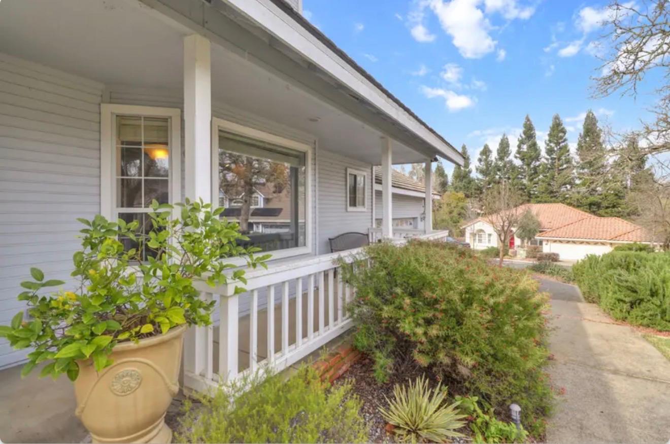 15044 Rio Circle Rancho Murieta, CA 95683 - Photo 4 of 50 a front view of a house with a yard