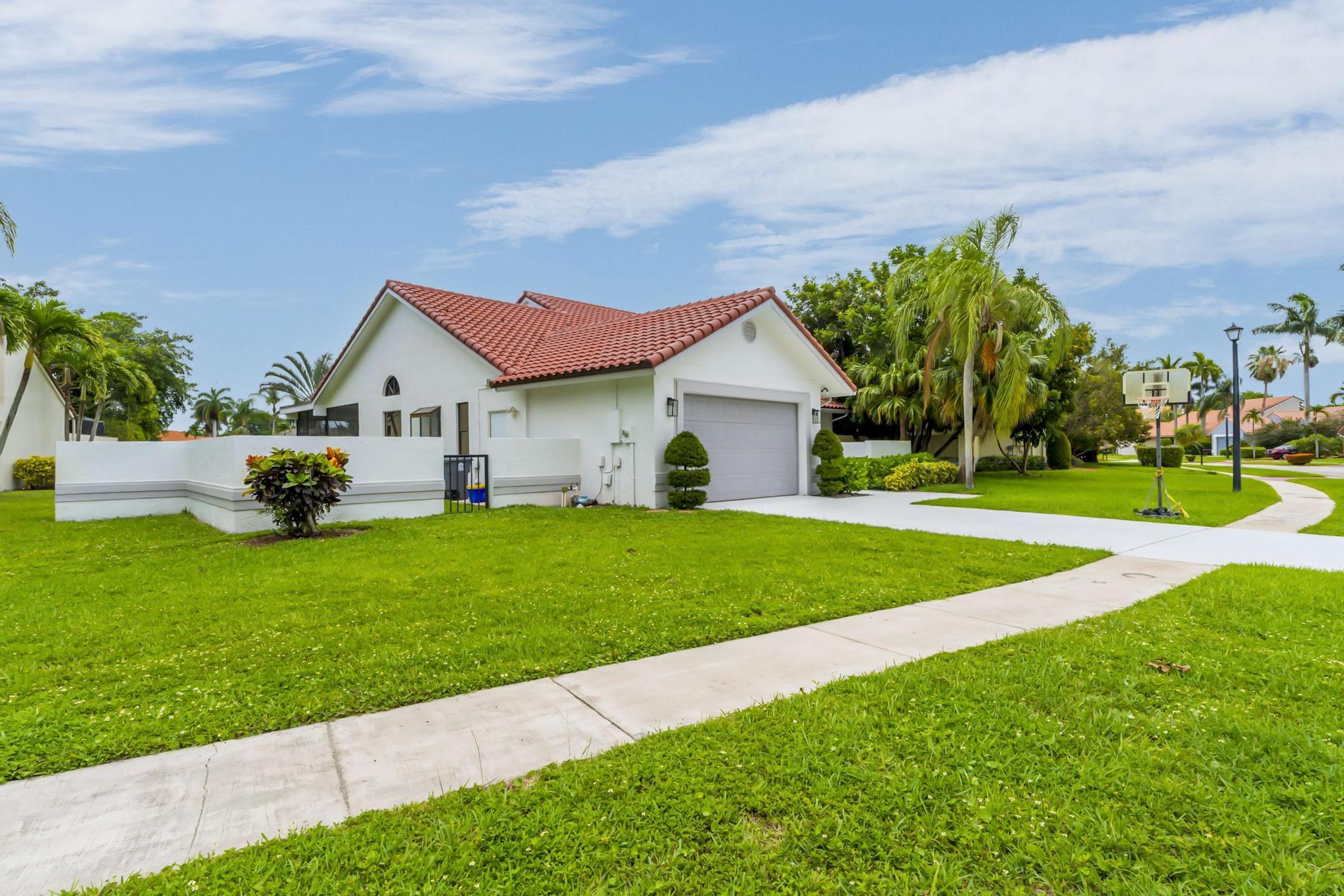 19325 Cherry Hills Terrace Boca Raton, FL 33498 - Photo 11 of 75 060