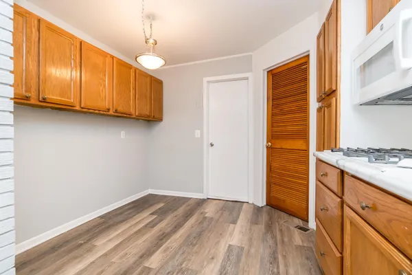 $2,200 | 18248 Farmington Road, Livonia, MI 48152