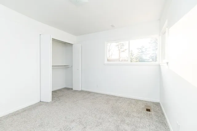 $2,200 | 18248 Farmington Road, Livonia, MI 48152