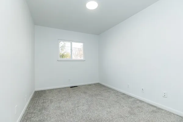 $2,200 | 18248 Farmington Road, Livonia, MI 48152