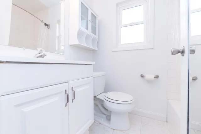 $2,200 | 18248 Farmington Road, Livonia, MI 48152