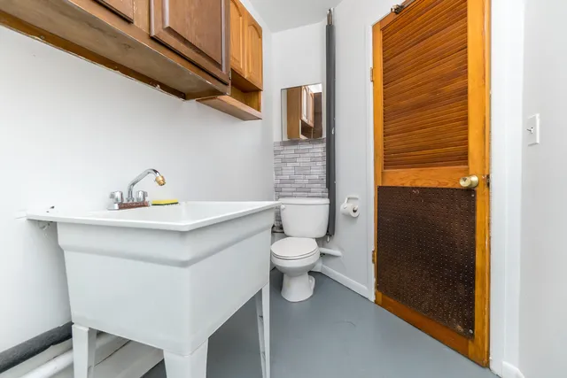 $2,200 | 18248 Farmington Road, Livonia, MI 48152