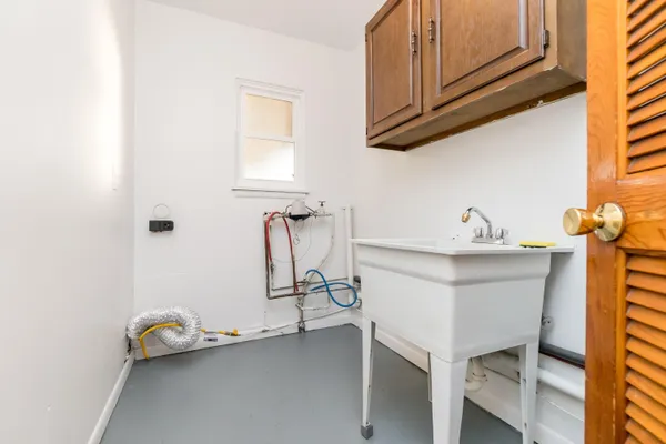 $2,200 | 18248 Farmington Road, Livonia, MI 48152