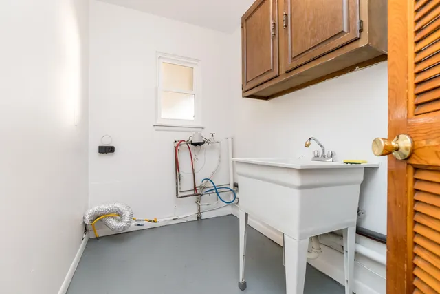 $2,200 | 18248 Farmington Road, Livonia, MI 48152