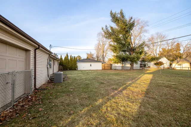 $2,200 | 18248 Farmington Road, Livonia, MI 48152