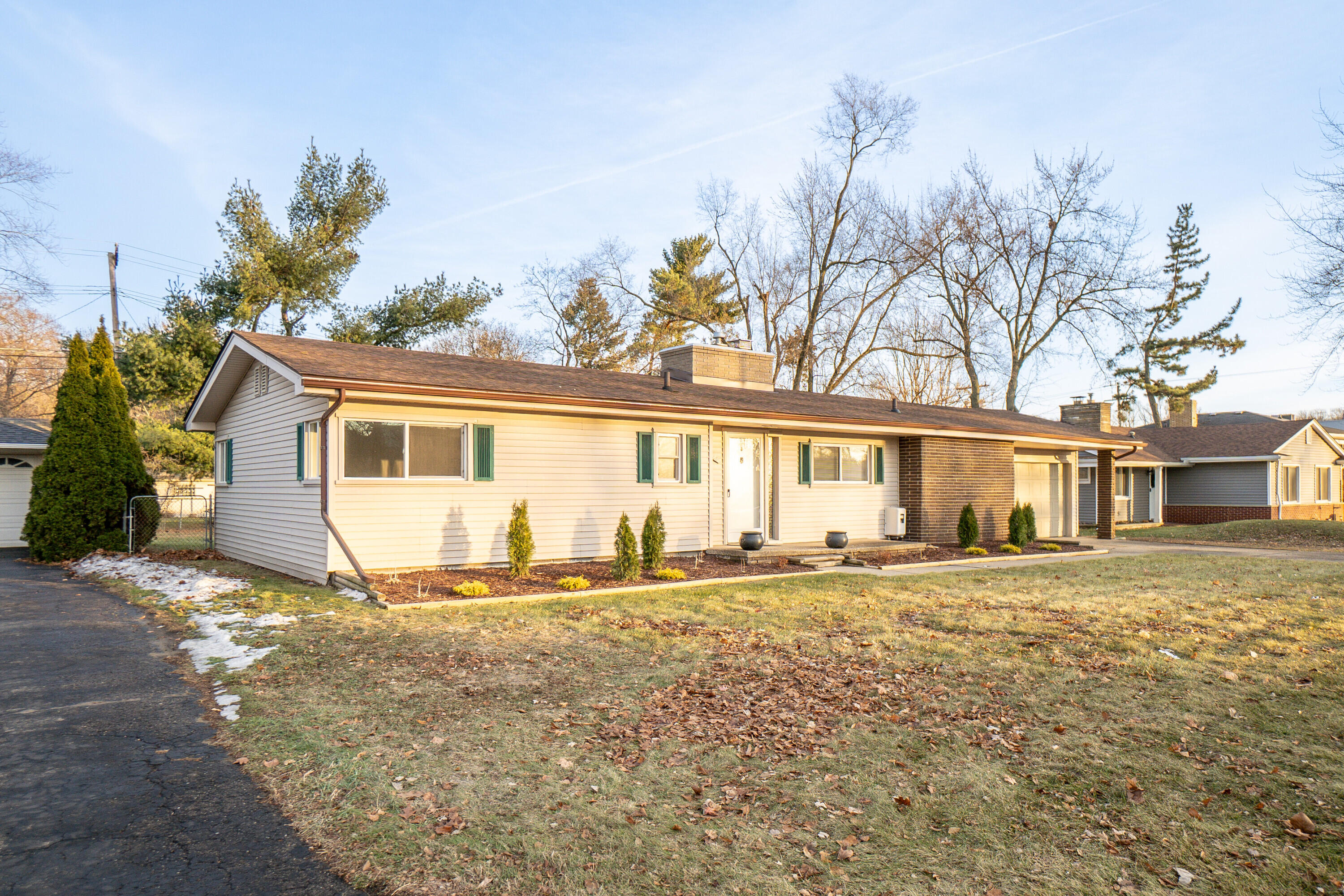 18248 Farmington Road Livonia, MI 48152 - Photo 3 of 21 001_18